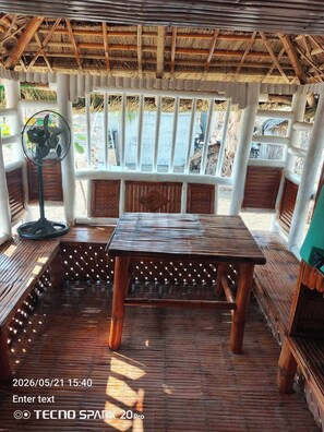 Outdoor dining - Dael's Calm Beach, 35 mins to Bagsit River and Mount Tapulao (Palauig)