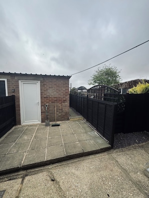Comfort Cottage | Property grounds