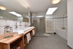 Bathroom - Vrbo Property (Hittisau)