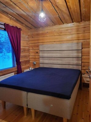 2 chambres, fer et planche à repasser, lit parapluie