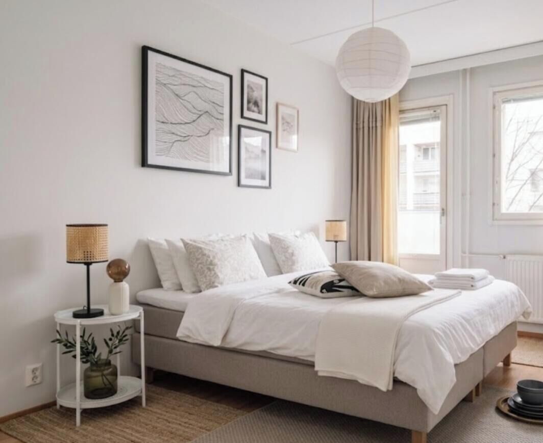 Desk, iron/ironing board, WiFi, bed sheets