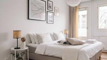 Desk, iron/ironing board, WiFi, bed sheets