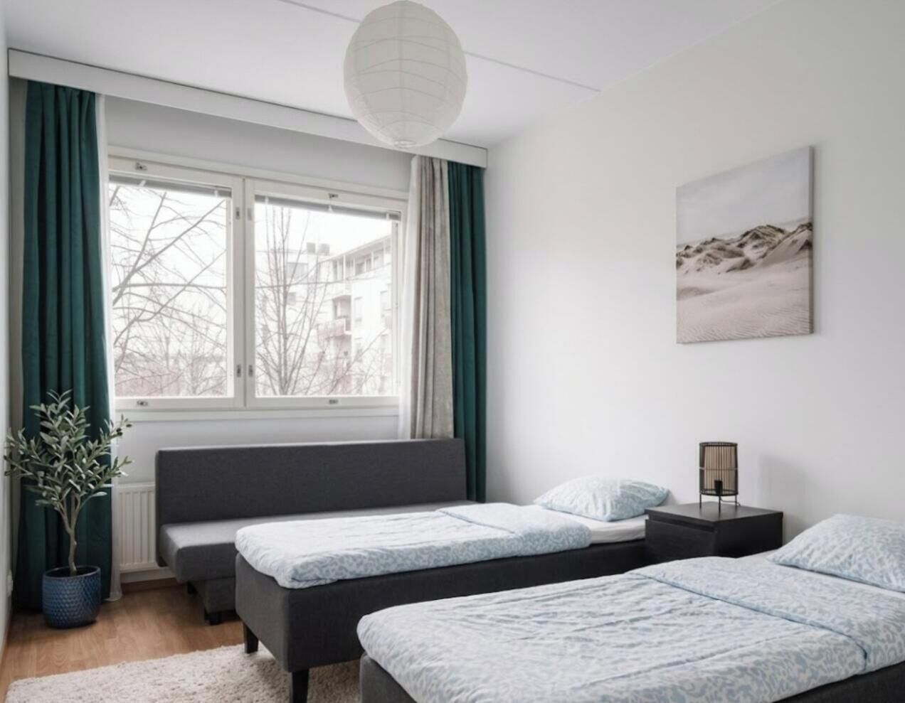 Desk, iron/ironing board, WiFi, bed sheets