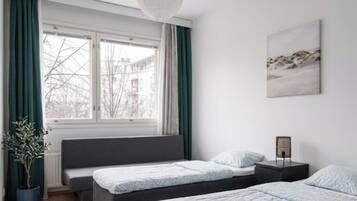 Desk, iron/ironing board, WiFi, bed sheets