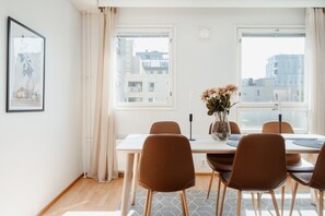 Luokittelematon kuva, 4 kautta 45, painike
