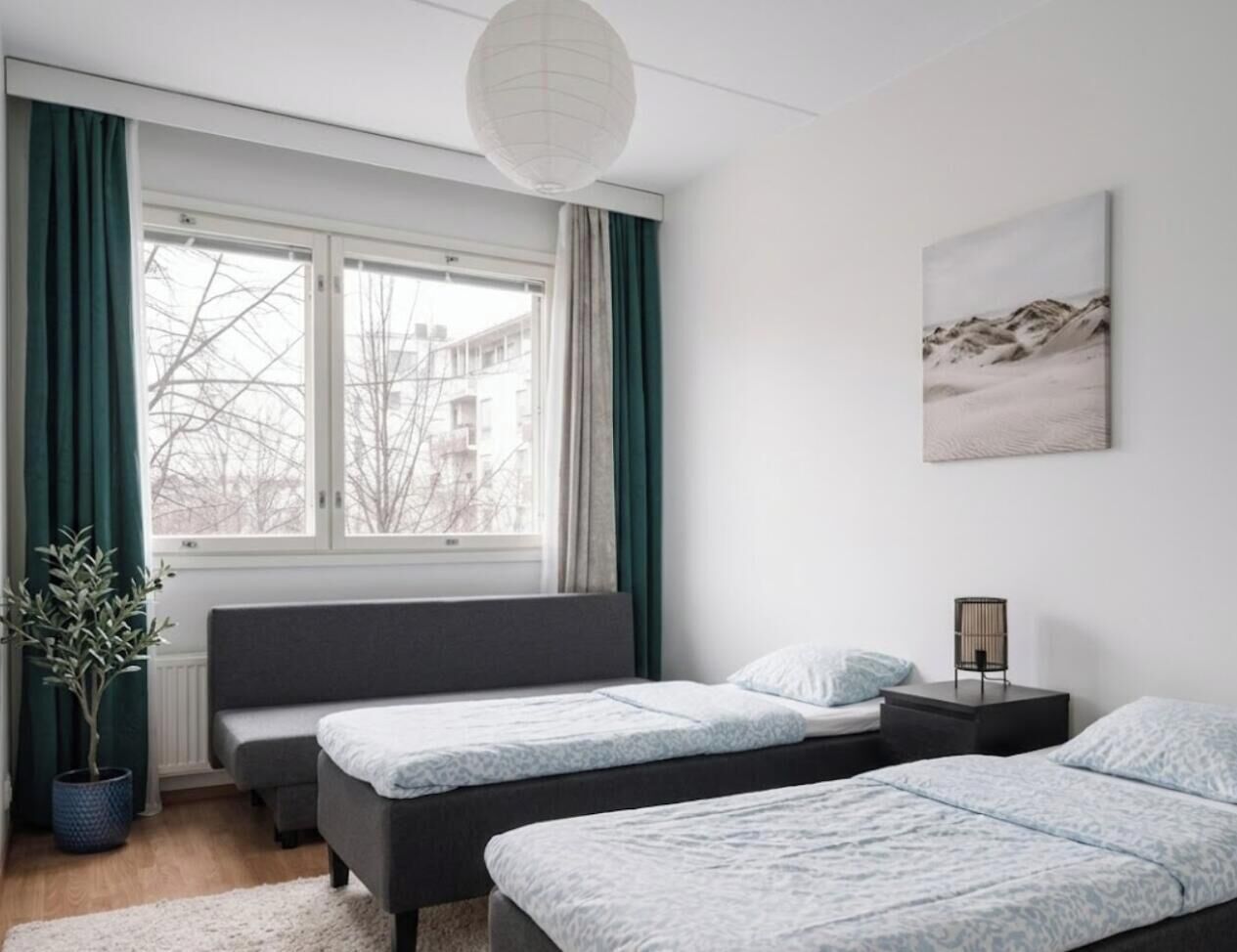 Desk, iron/ironing board, WiFi, bed sheets