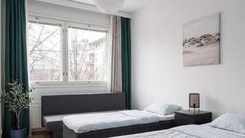 Desk, iron/ironing board, WiFi, bed sheets