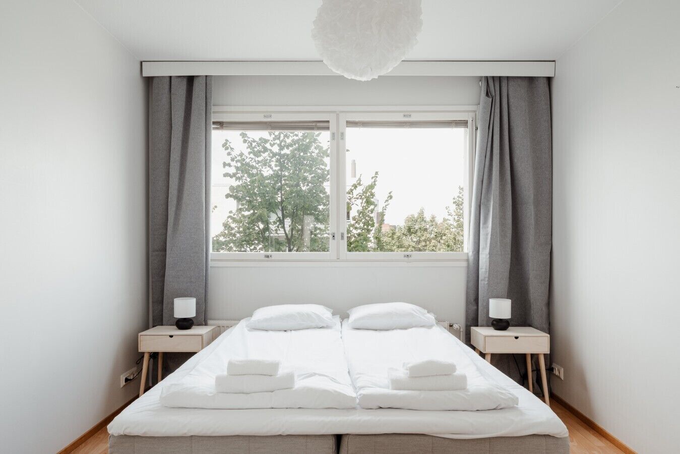 2 bedrooms, desk, iron/ironing board, WiFi