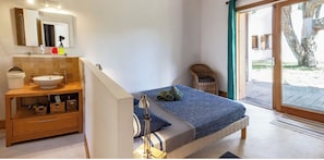 2 bedrooms, iron/ironing board, Internet, bed sheets