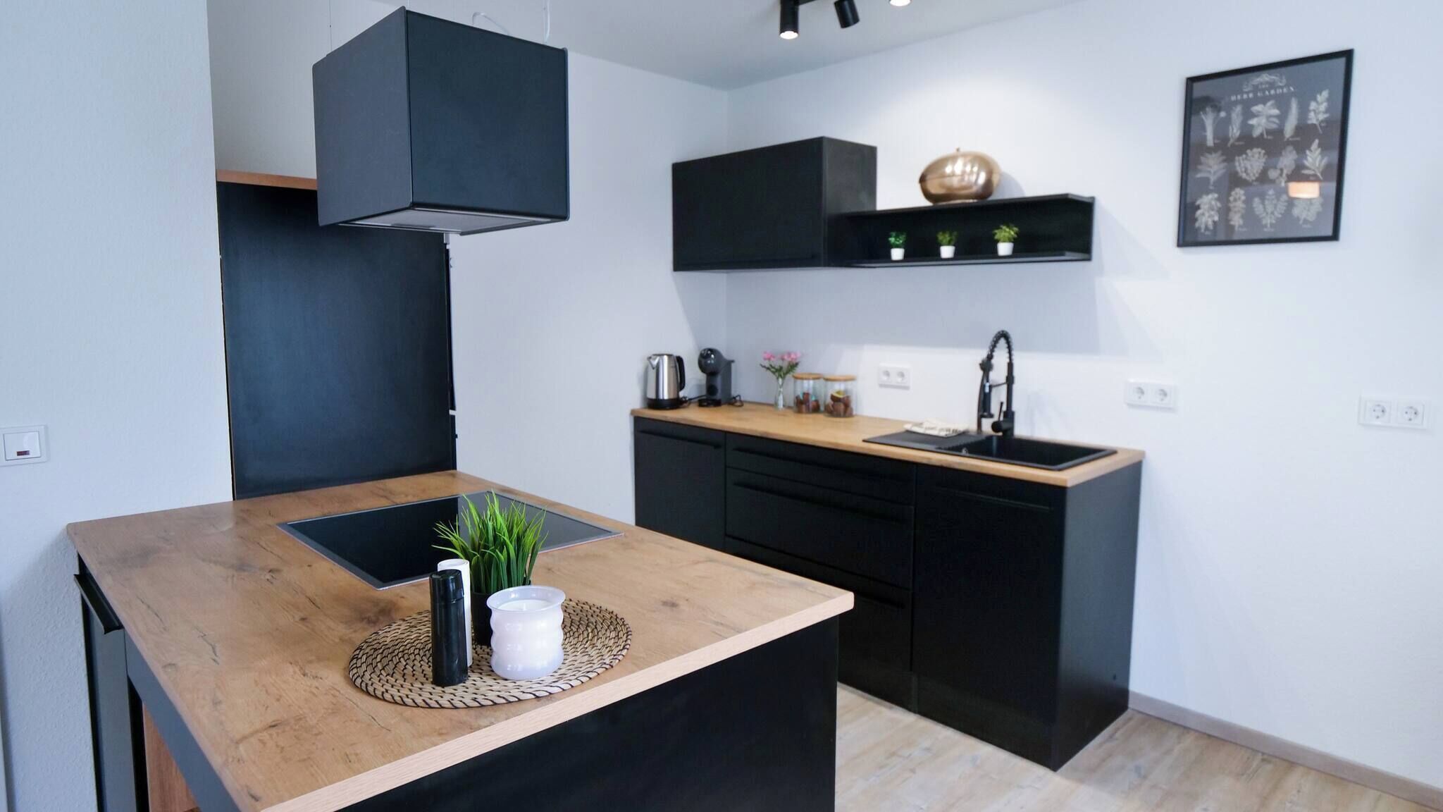 Coffee/tea maker, fridge, oven, stovetop