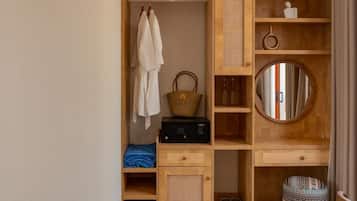 Habitación básica doble, balcón, vista a la playa | Interior