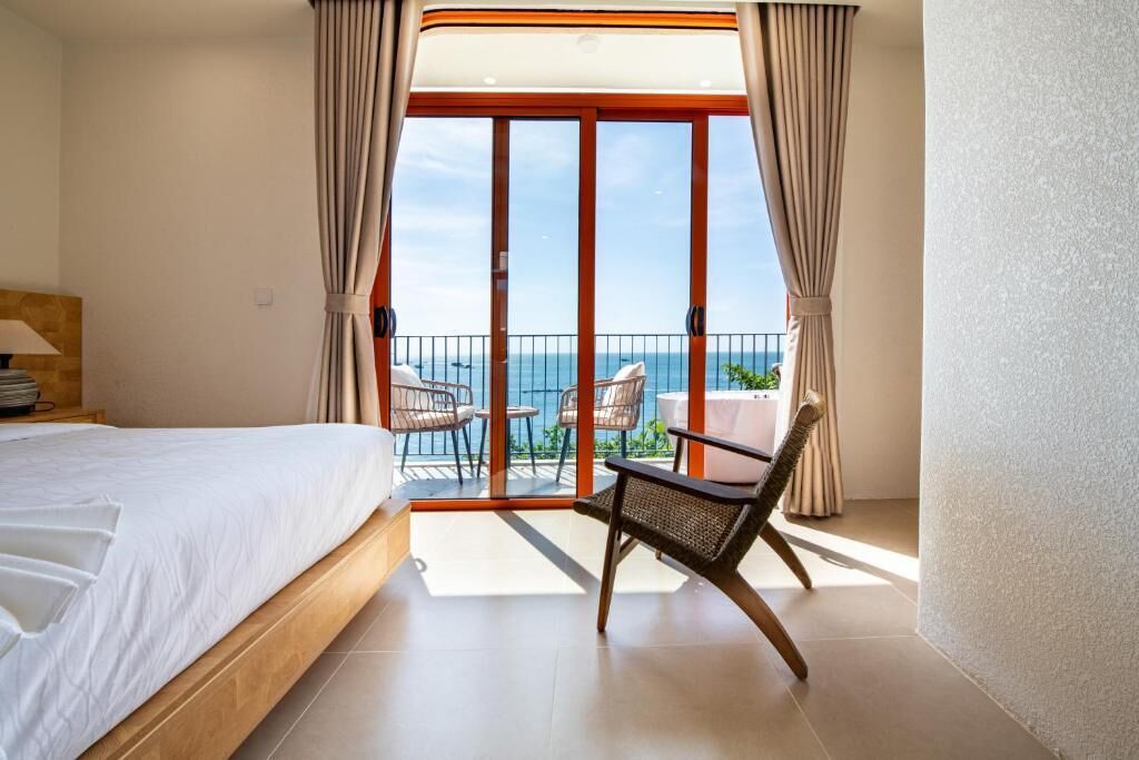 Suite Deluxe, vistas a la playa | Cortinas opacas, tabla de planchar con plancha, wifi gratis