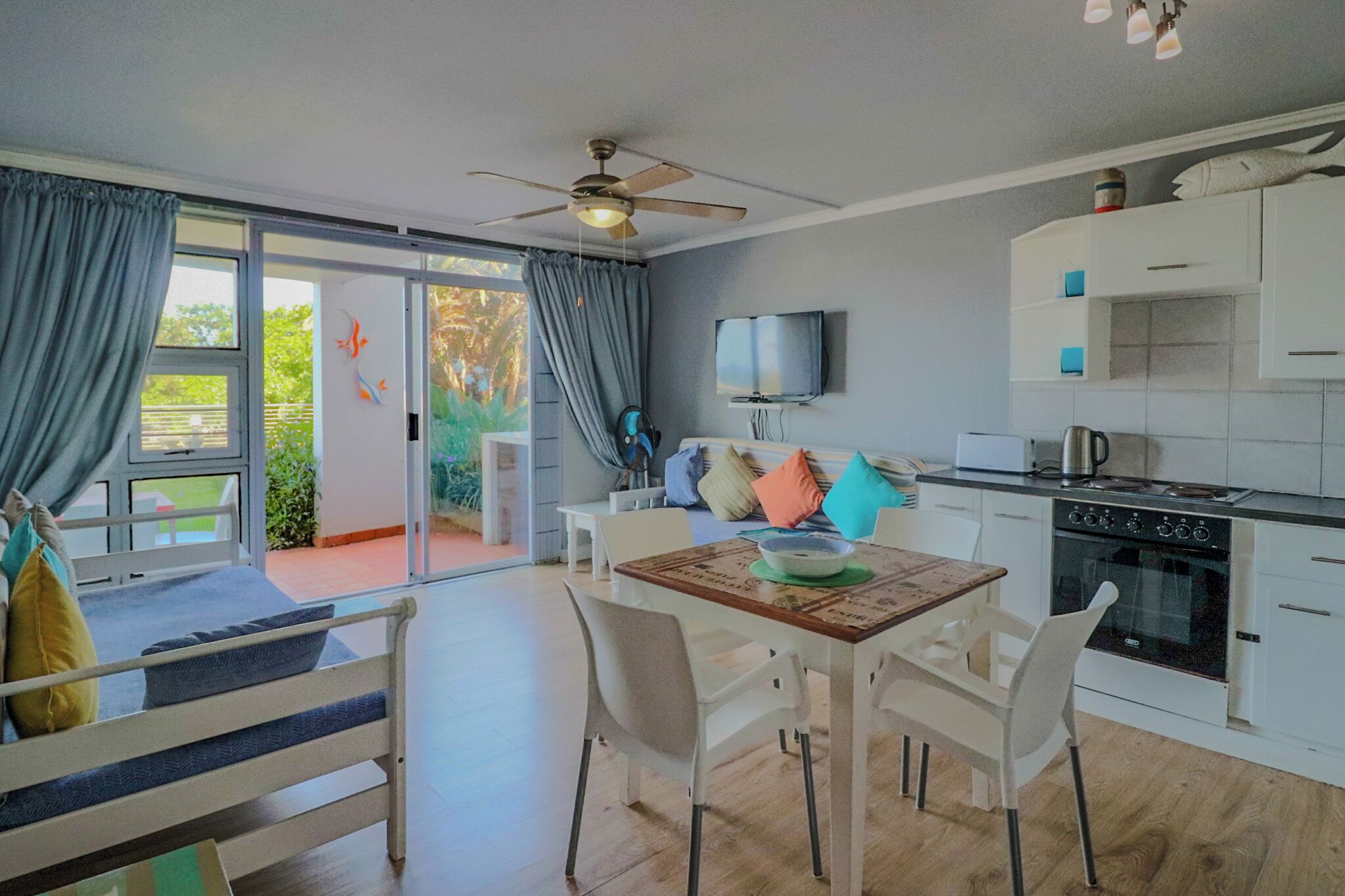 Apartamento Confort, patio, vistas parciales al mar | Interior