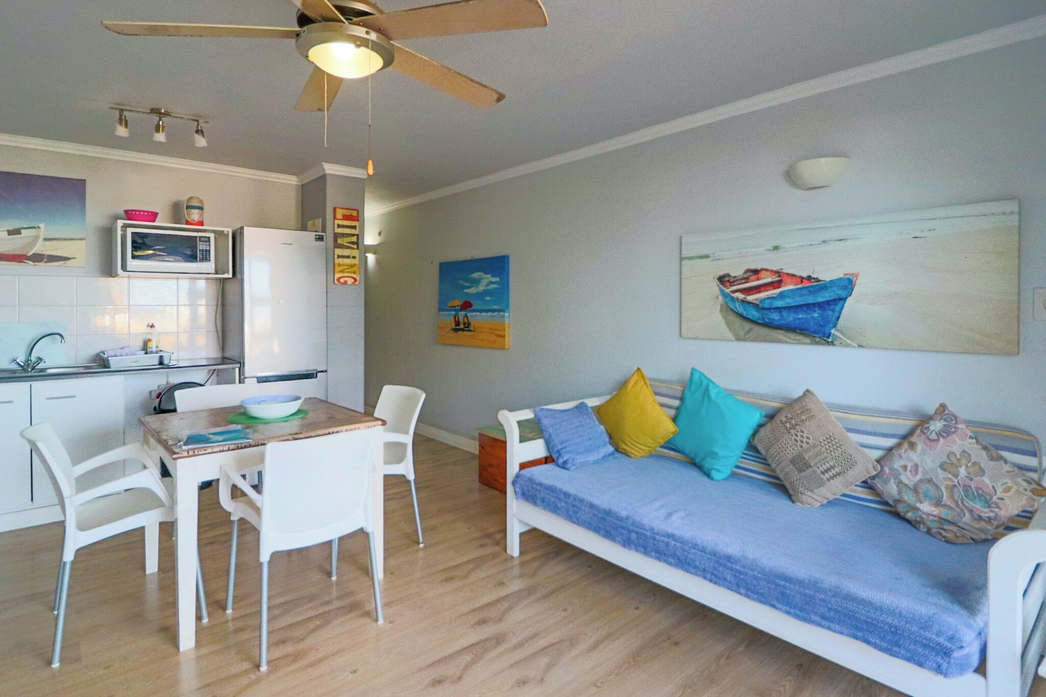 Apartamento Confort, patio, vistas parciales al mar | Zona de estar