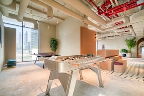 Games room - Furnished Business Bay Studio w/ Balcony (Dubai)