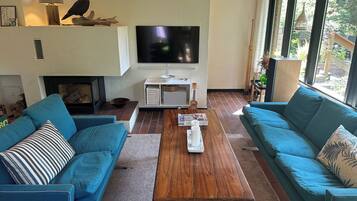 Villa, 4 Bedrooms, Smoking, Private Pool | Living room