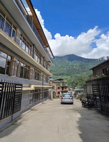 Hotel The Destination Manali (850m from Mall Road)