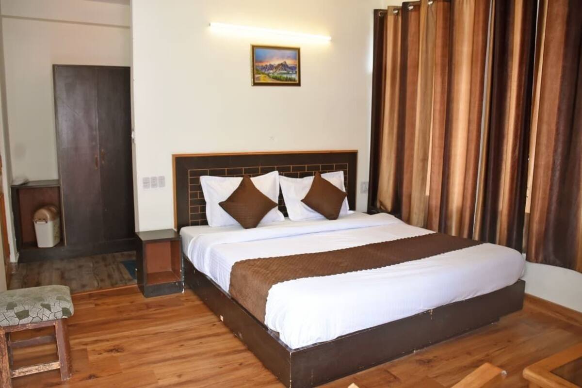 Superior Room | In-room safe, desk, free WiFi