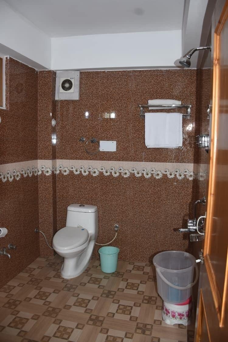 Superior Room | Bathroom | Shower, free toiletries, towels, soap