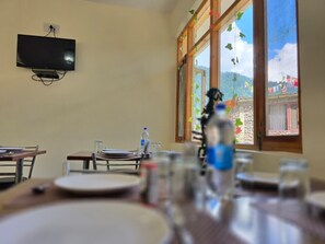 Restaurant - Hotel The Destination Manali (850m from Mall Road) (Manali)
