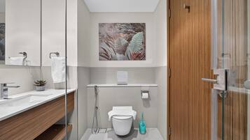 Apartamento superluxo, 1 cama King e sofá-cama, vista para a cidade | Banheiro