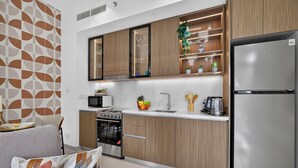 Luxury Apartment, 1 King Bed with Sofa bed, City View | Private kitchen - Copper & Clay 1BR - Creek Harbour (Dubai)