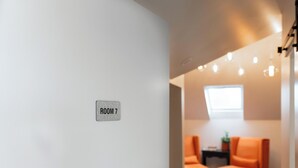 A room with a sign indicating 'ROOM 7' on the wall. - Annie May B&B (Devonport)