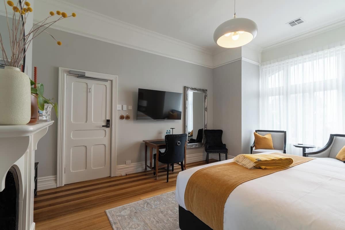 Habitación de lujo con 1 cama matrimonial o 2 individuales | Escritorio, espacio para trabajar con laptop y wifi gratis