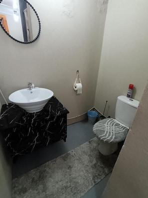 Room, 1 Bedroom | Bathroom - Room-11 on High Airbnb za (Gariep)