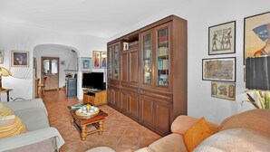 Căn hộ Tiêu chuẩn, 2 phòng ngủ, ban công, cạnh núi (Casa Berta Brissago 1 with Balcony) | Khu phòng khách