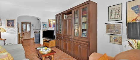 Standard Apartment, 2 Bedrooms, Balcony, Mountainside (Casa Berta Brissago 1 with Balcony) | Living area