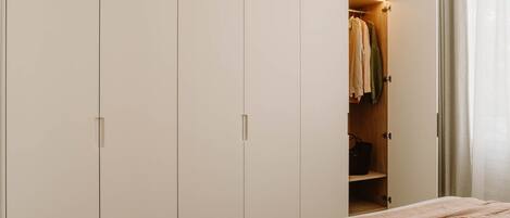 2 bedrooms, desk, iron/ironing board, Internet