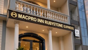 Property entrance - Macpro Inn Rubystone Express  (Dehradun)