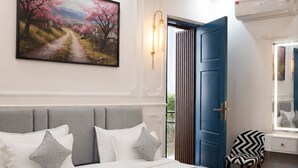 Executive Double Room, Balcony - Macpro Inn Rubystone Express  (Dehradun)