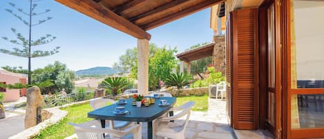 Family House, 2 Bedrooms, Terrace (Il Rifugio Di Daniela) | Outdoor dining