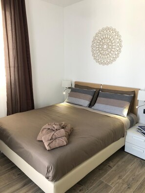 Comfort Double or Twin Room | Desk, laptop workspace, free WiFi - Murgia Holiday (TERLIZZI)
