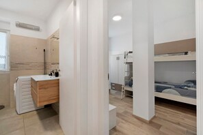 3 bedrooms, iron/ironing board, WiFi, bed sheets - Apartment 'Casa Vacanze Bastiani' with Mountain View, Balcony and Wi-Fi (Novaledo)