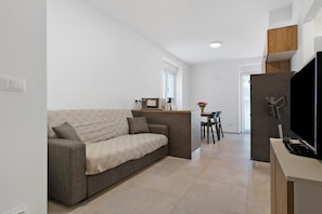 TV - Apartment 'Casa Vacanze Bastiani' with Mountain View, Balcony and Wi-Fi (Novaledo)