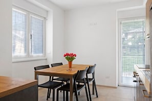 Dining - Apartment 'Casa Vacanze Bastiani' with Mountain View, Balcony and Wi-Fi (Novaledo)