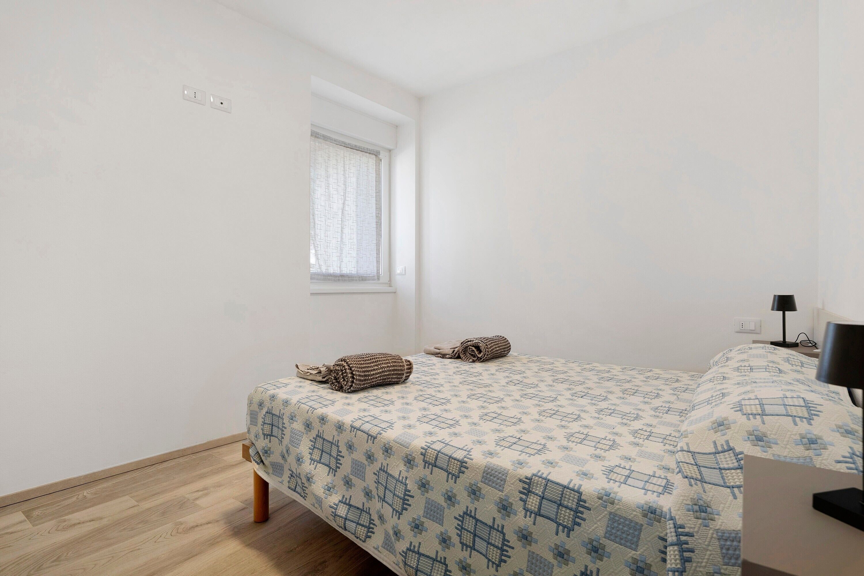 3 habitaciones, tabla de planchar con plancha, wifi y ropa de cama 
