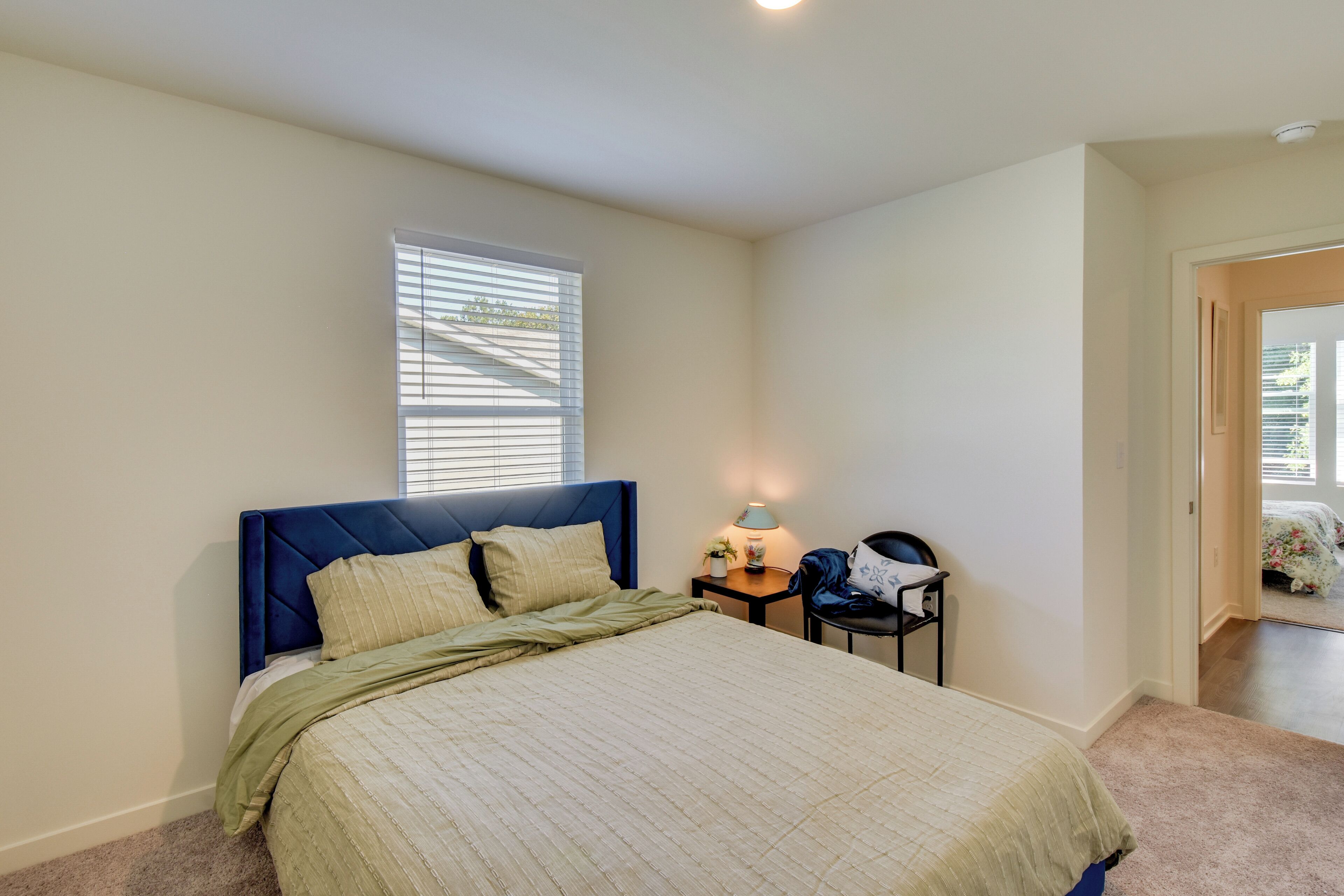 4 habitaciones, tabla de planchar con plancha y acceso a internet 