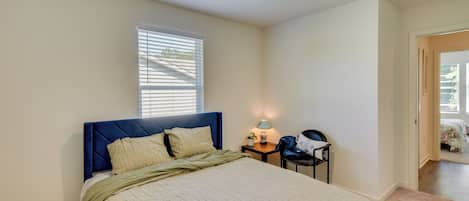 4 habitaciones, tabla de planchar con plancha y acceso a internet