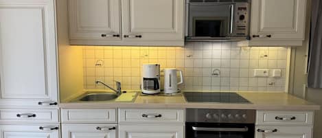 茶具/咖啡用具、冰箱、微波炉、烤箱