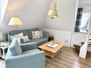 Living area - Süderstraße, Apartment 11 – Landhaus - Cozy 3-room vacation apartment for 4 (Sylt)