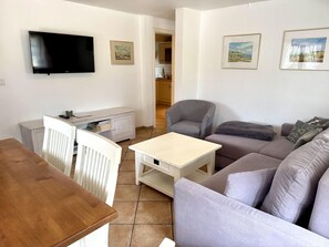Living area - Süderstraße, Apartment 03 – Friesenhaus - Cozy 2-room vacation rental for 4 (Sylt)