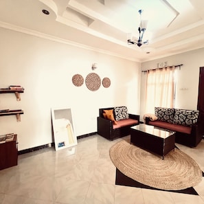 Living area - Ngorongoro Haven House & Safari Stride Tours minutes to Ngorongoro crater (Karatu)