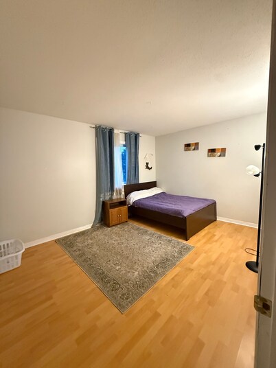 Fully Furnished Private Rooms or Entire Home