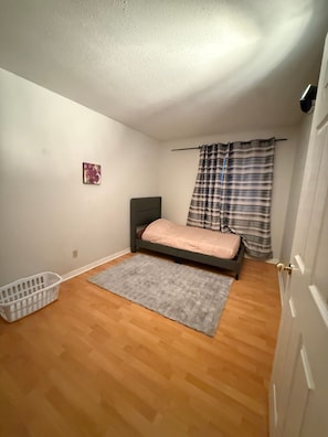 Room - Fully Furnished Private Rooms or Entire Home (Ottawa)