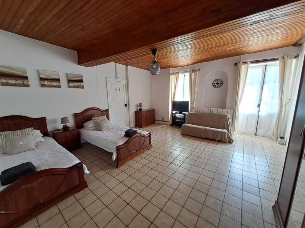 1 bedroom, iron/ironing board, Internet, bed sheets