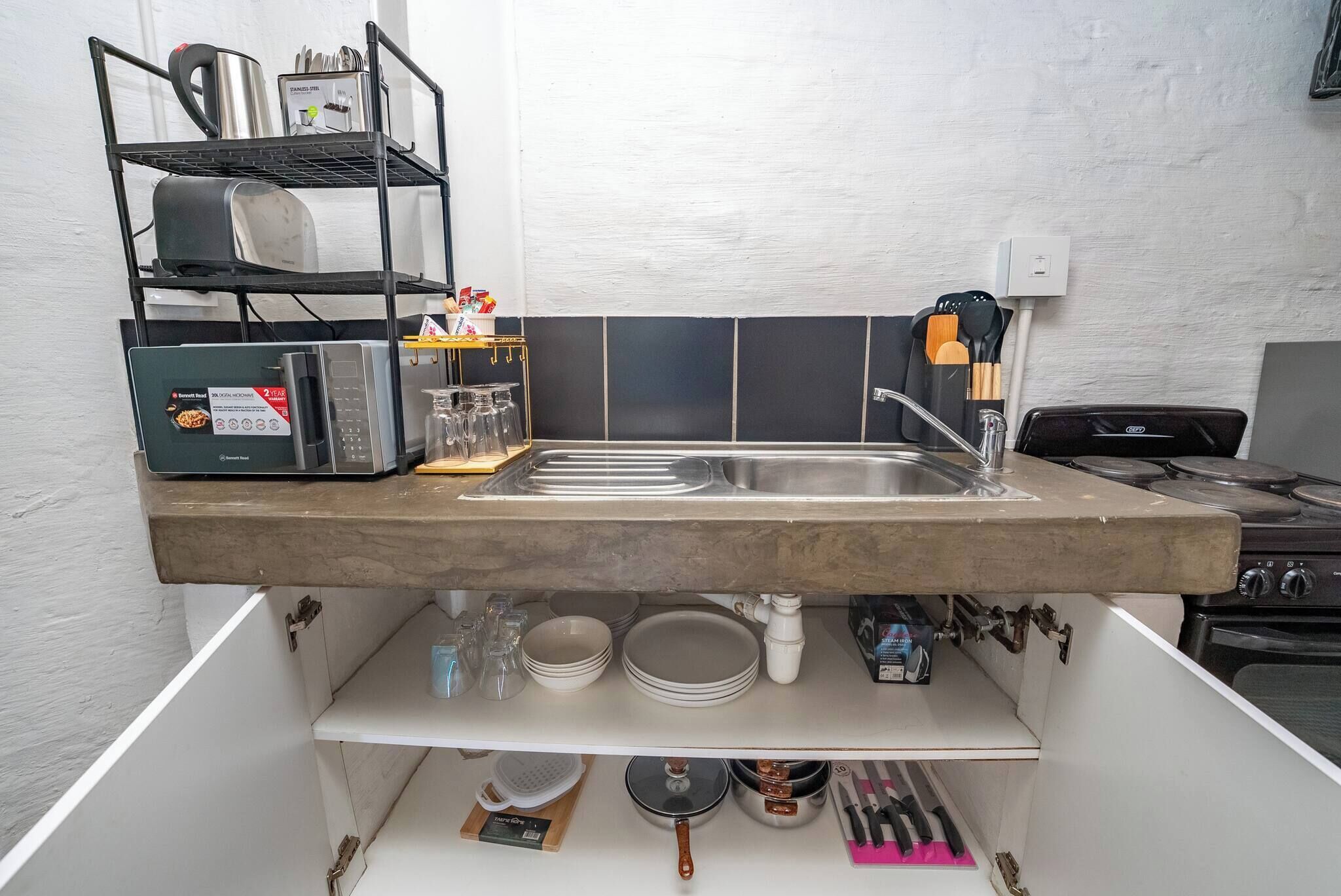 Refrigerador, microondas, horno, placa de cocina